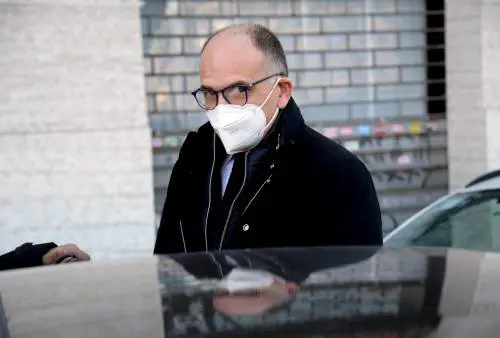 "Adesso pensiamo a noi". Il Pd cerca di svincolarsi da Conte