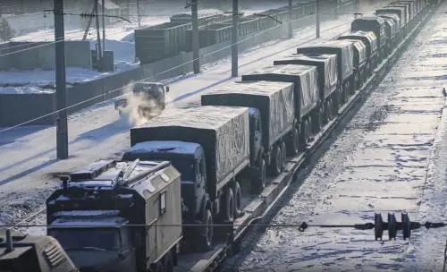 Ucraina verso il baratro: soldati Nato e Usa a Est, truppe di Kiev ai confini. Biden chiama gli alleati