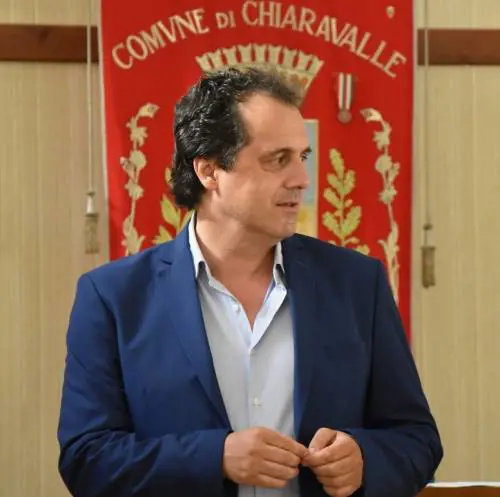 Sindaco accusato di stalking da un'impiegata. Non può entrare in Comune