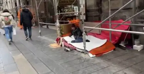 Emergenza freddo: la Curia di Napoli apre dormitorio per i clochard nell’Archivio
