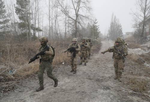 La profezia di Zelensky "Mosca vuole ridurre il Donbass in cenere"