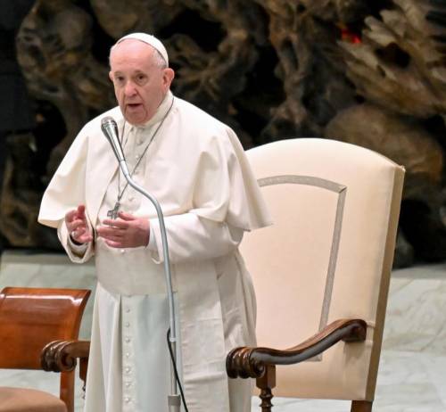 "Ho un problema alla gamba...". La confessione del Papa