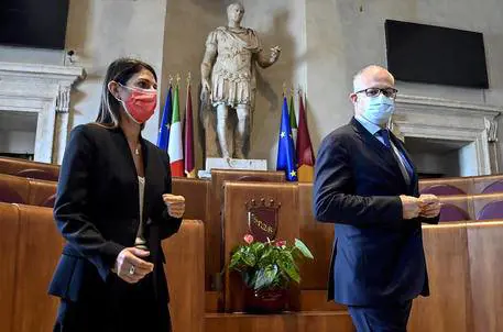 Ventisei milioni di debiti non giustificati. Gualtieri denuncia la Raggi