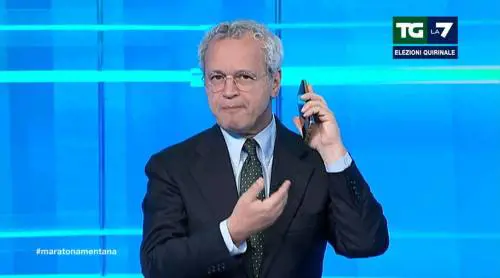 "Dillo...", "Ok lo dico...": la telefonata di Grillo a Mentana in diretta