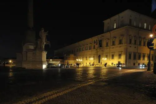 Colle, fumata nera al sesto voto. A Mattarella oltre 330 voti