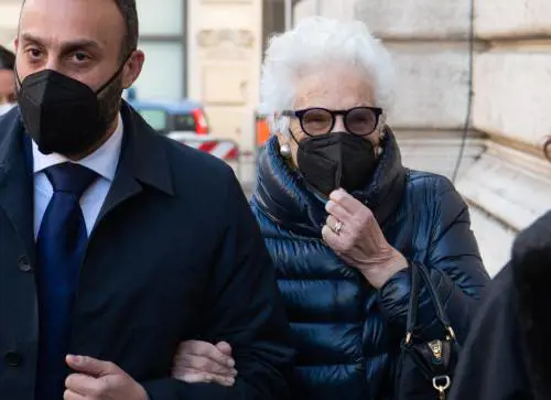 "Caro vecchio amico...". Le parole tra Bossi e la Segre