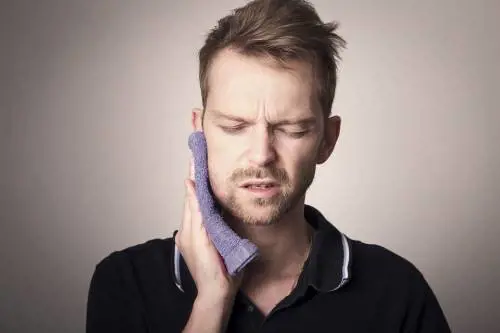 Dente del giudizio, che cos’è e perché provoca problemi