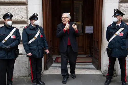 "Letta scappava...". E Sgarbi rivela: "Gli ho detto: 'Chi ti credi di essere?'"