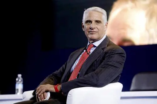 Unicredit fa utili per 5 miliardi  ma c'è l'"aiutino" della Bce