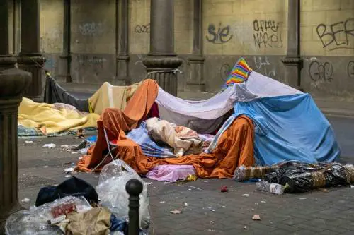 Clochard di nuovo sgomberati ma non c'è luce in fondo al tunnel