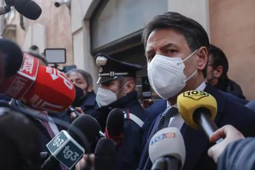 "Blocco fisico", "Non è vero". Giallo sui voti dei grillini anti-Conte
