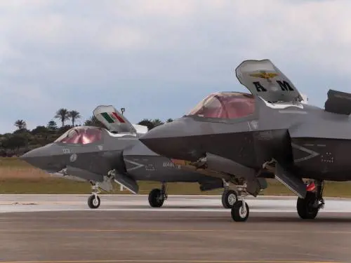 L'Italia mostra i muscoli: a Pantelleria si alzano in volo gli F-35