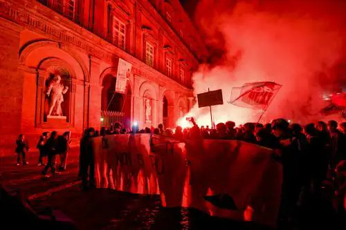 Cortei in tutta Italia per la morte del 18enne. La rabbia degli studenti, scontri con la polizia