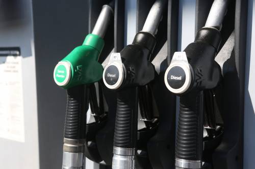 La doppia tassa sulla benzina: ecco quanto costa