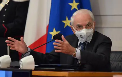 "Meloni rompa con Orbán". Adesso Amato difende la campagna della sinistra