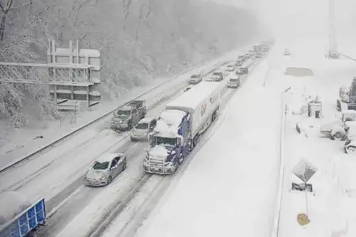 "Bombogenesi" di neve e ghiaccio, Stati Uniti in ginocchio