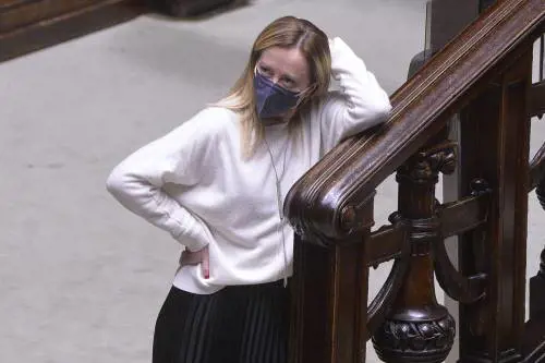 "Rifondare il centrodestra da capo". Ora la Meloni va all'attacco