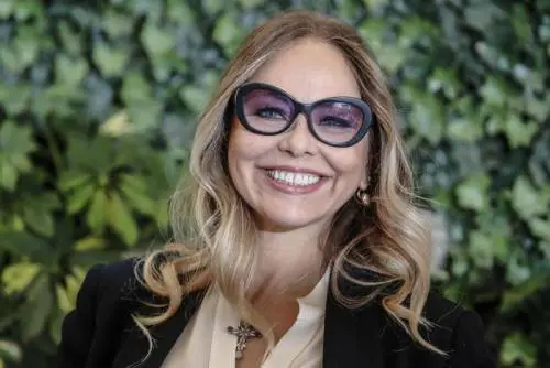 "Deve darci il cachet di Sanremo". Chi vuole i soldi della Muti