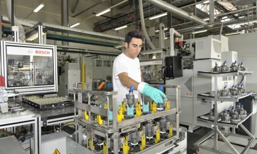 Corsa all’elettrico: primi esuberi, governo immobile