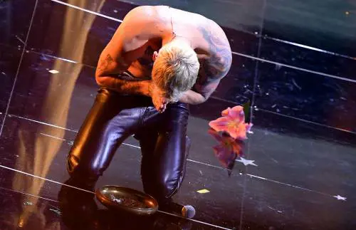 "Derisi i segni sacri...". Si accende la polemica su Achille Lauro