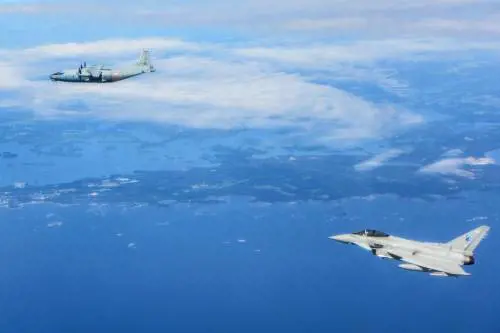 Portamissili e caccia alle porte della Nato: l'ultima prova di forza di Putin