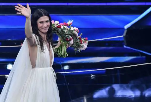 Elisa, la libertà di cantare il mondo in due lingue