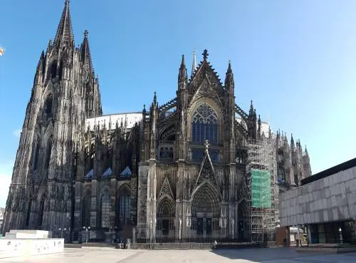 Colonia, sì al canto del muezzin: polemica