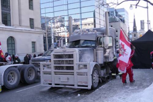 Canada, i silenzi dei media sulla protesta dei camionisti