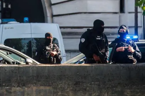 Salah Abdeslam si difende: "A Parigi non ho ucciso nessuno". E cita pure Voltaire