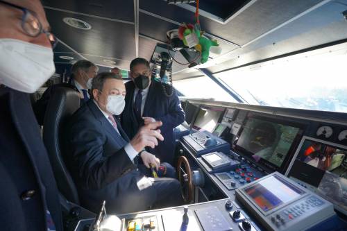 Draghi al timone della nave Italia. "Centreremo tutti gli obiettivi, aria di rinascita"