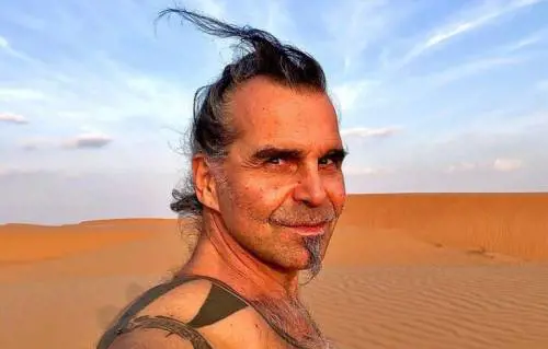 "Sono caduto a terra dopo essere svenuto... è un danno irreversibile": la rivelazione choc di Piero Pelù 
