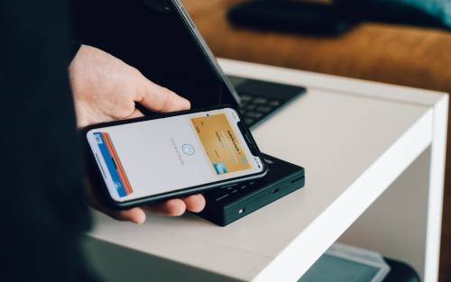 iPhone diventa un pos: potrà ricevere pagamenti