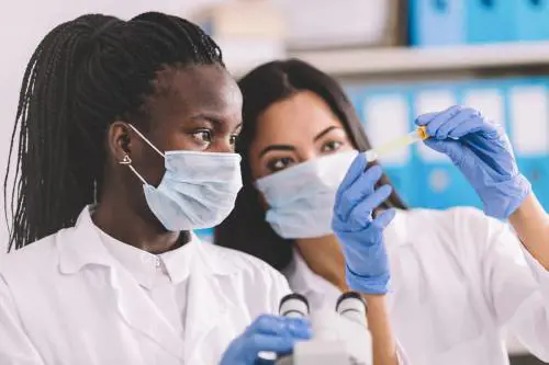 Per un italiano su due le donne hanno dei limiti sul lavoro: il risultato della ricerca Astraricerche-Gilead Sciences 