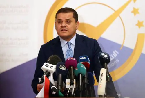 Libia, mitra contro il premier Dbeibah. Ed è caos: adesso i leader sono due