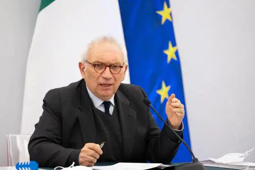 Studente si ustiona lavorando in officina. L'ira dei ragazzi, interviene il ministro