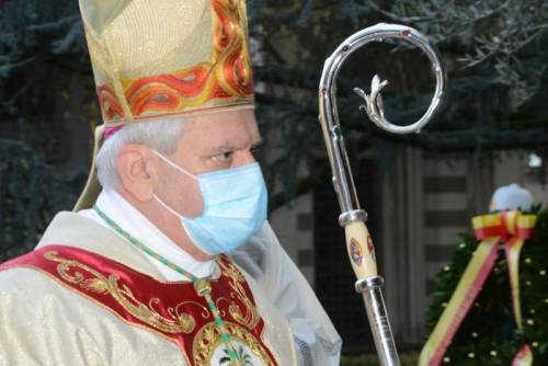 Vescovo sospende il prete no vax: promuoveva un tour contro i vaccini