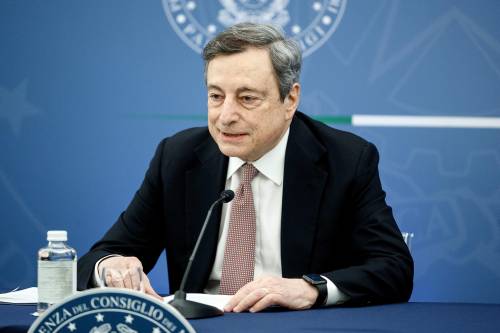 Draghi esclude il rimpasto, poi si sfila: "In politica? Mi trovo un lavoro"