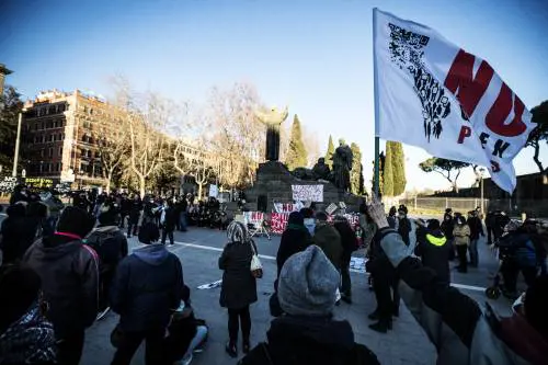 "Lo avevamo detto". L'inutile protesta no-vax sui farmaci Covid