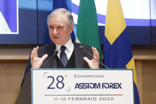 Visco: "L'inflazione è una tassa, lo Stato compensi. Bene il debito pubblico"