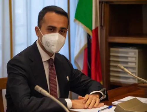 Il piano per evacuare (anche con l'esercito) i 2mila italiani da Kiev "Lasciate ora il Paese"