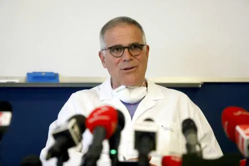 Si torna alla normalità ma 9 milanesi su 10 tengono la mascherina