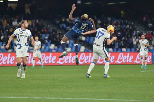 Napoli e Inter si annullano. È un pari che non fa male