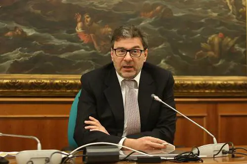 "Ride tutto il mondo": Giorgetti tuona sul Superbonus