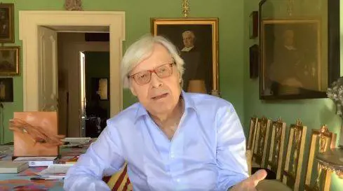 Le pale eoliche nella terra di Giotto fanno arrabbiare Sgarbi
