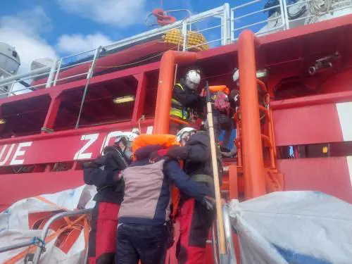 Altri 128 migranti a bordo della Ocean Viking. E a Lampedusa ne arrivano 120