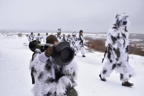 "Mandateci armi". Kiev chiede aiuto alla Nato e si prepara all'invasione