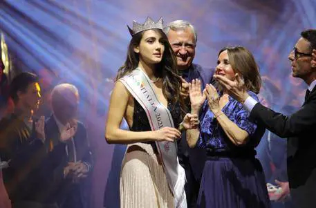 "Ho vinto Miss Italia. La mia Scampia non è quella di Saviano"
