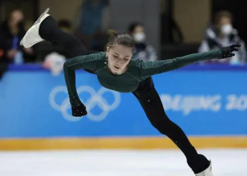Se il senso dello sport è una questione di età. Valieva salva (per ora)