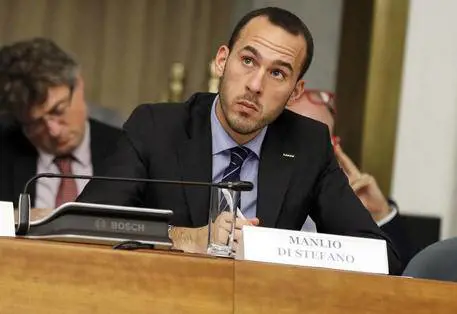 "Per la Nato come sudditi...". Il post che ora imbarazza il grillino