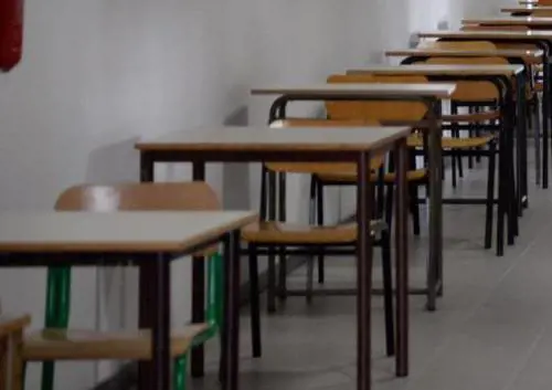Condannato per abusi su minori. Ma fino al 2021 insegnava a scuola